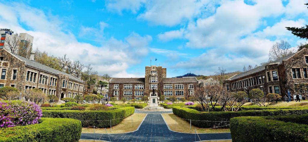 Университет енсе специальности. Yonsei University. Корейский университет Yonsei. Университет ёнсе кампус. Енисей университет Корея.